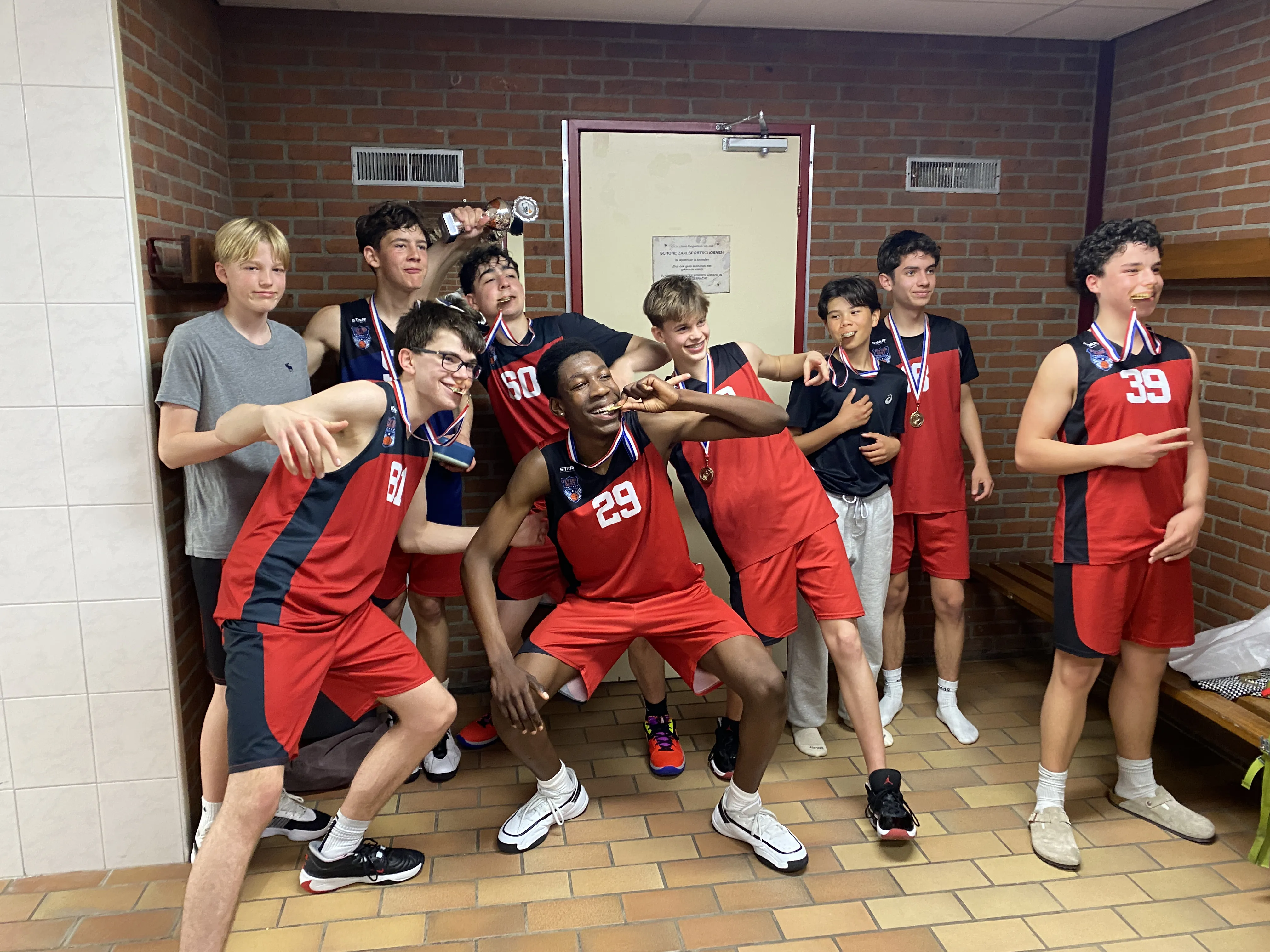 Flying Oost basketball team